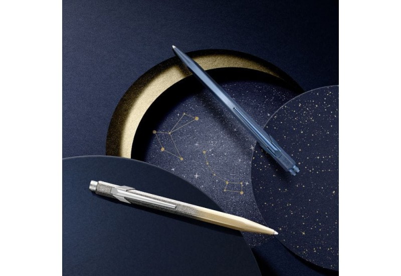 długopis Caran d'Ache 849 Cosmic Blue (6).jpg
