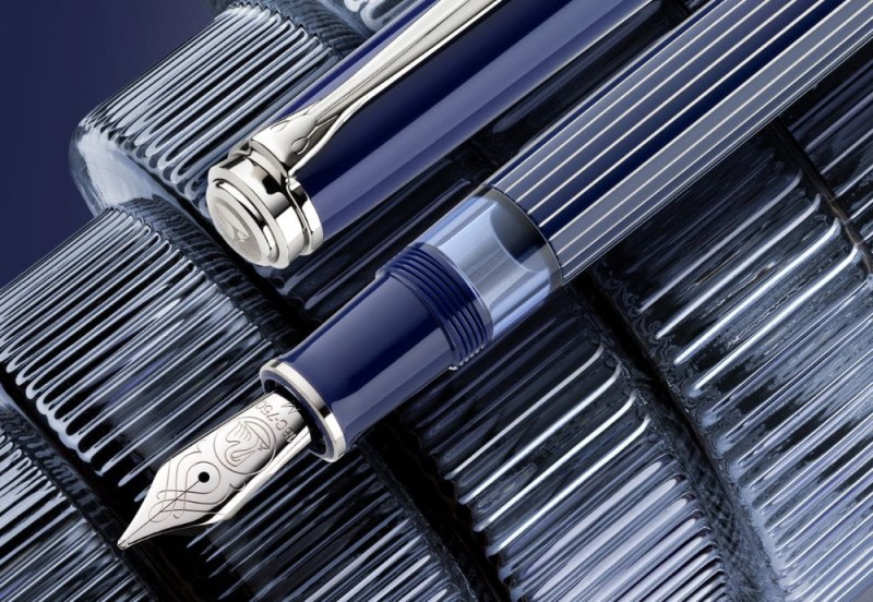 M815 Metal Striped Blue Pelikan Pióro wieczne 2.jpg