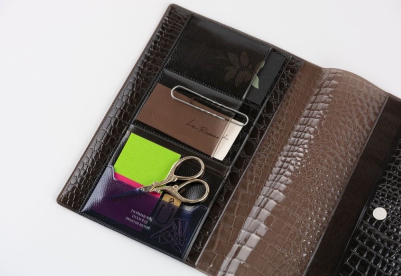 Hobonichi Techo Cousin A5 Cover: beautiful people: Nothing to Hide