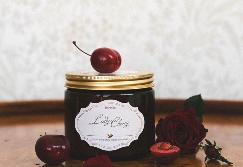Jaskołka świeca lady cherry NOTEKA (3).jpg