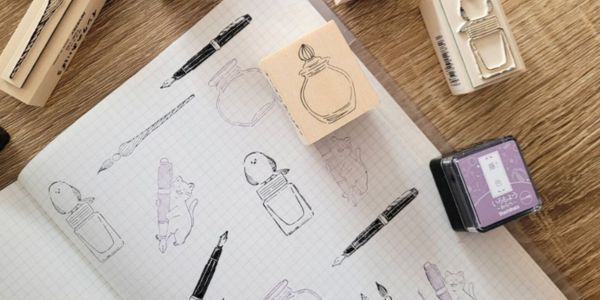 Sztuka stempli – jak wykorzystać pieczątki w scrapbookingu i journalingu?